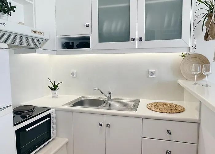 Elenia Tsoukaládhes